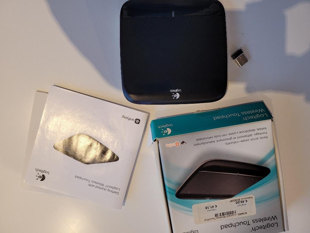 Logitech wireless mouse pad, Computers en Software, Muizen, Zo goed als nieuw, Trackpad, Linkshandig, Rechtshandig, Draadloos