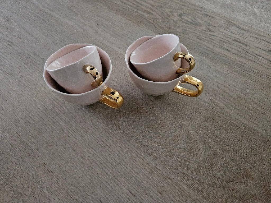 Urban Nature Culture: set 4 roze koppen met gouden oren, Keramiek, Ophalen of Verzenden, Zo goed als nieuw, Overige stijlen