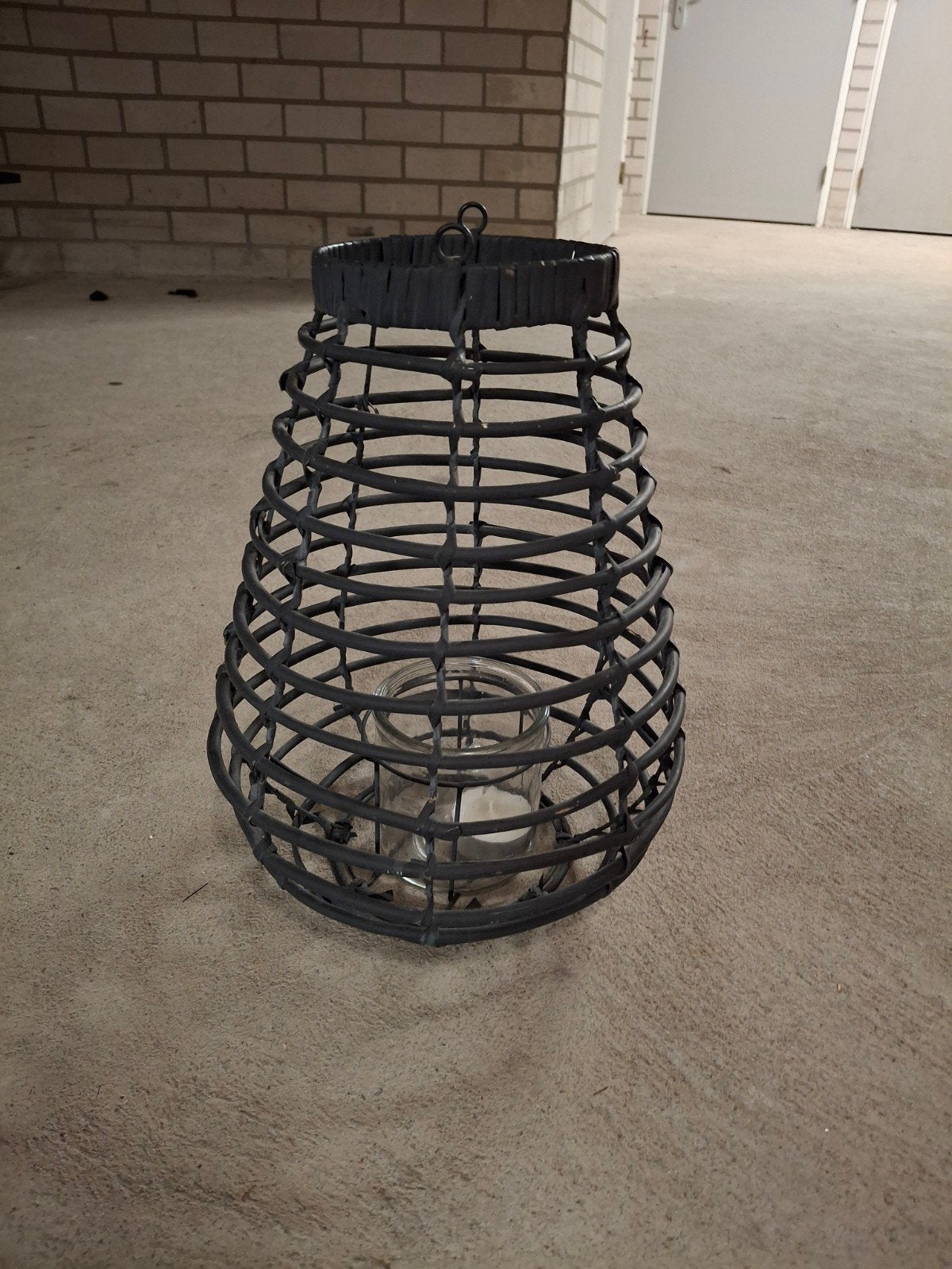 Zwart groot  windlicht van rotan, Huis en Inrichting, Woonaccessoires | Kandelaars en Kaarsen, Ophalen, Overige materialen, Windlicht