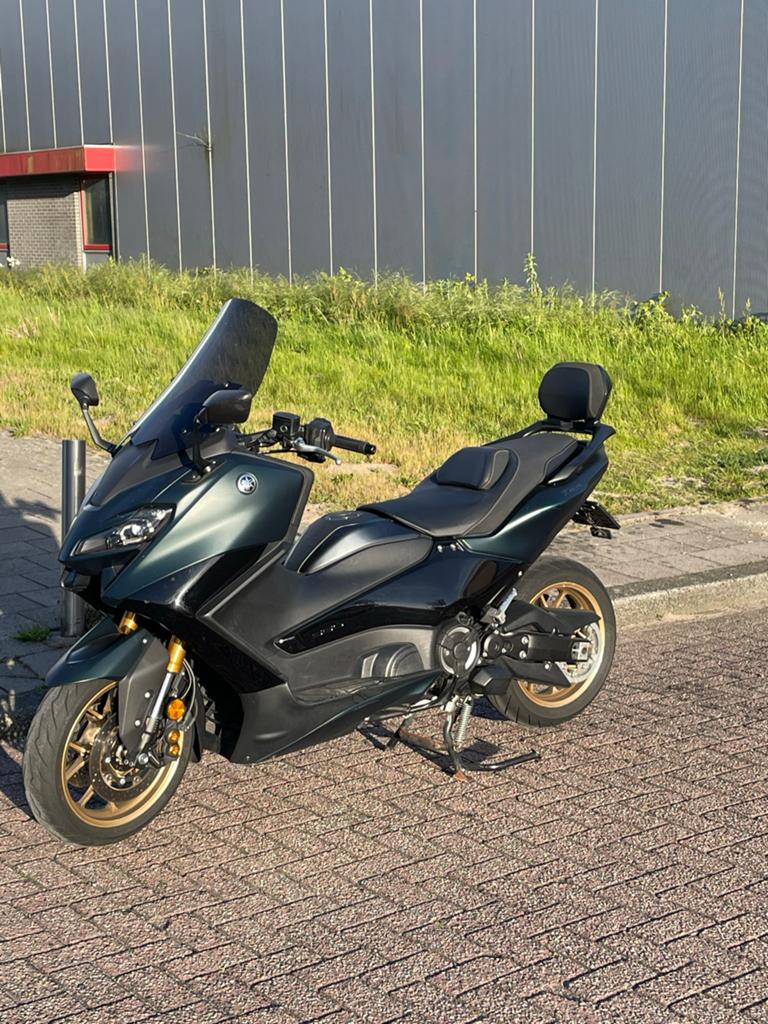 Yamaha TMAX 560 Tech MAX - 2022, 562 cc, Gebruikt, Particulier, Handvatverwarming