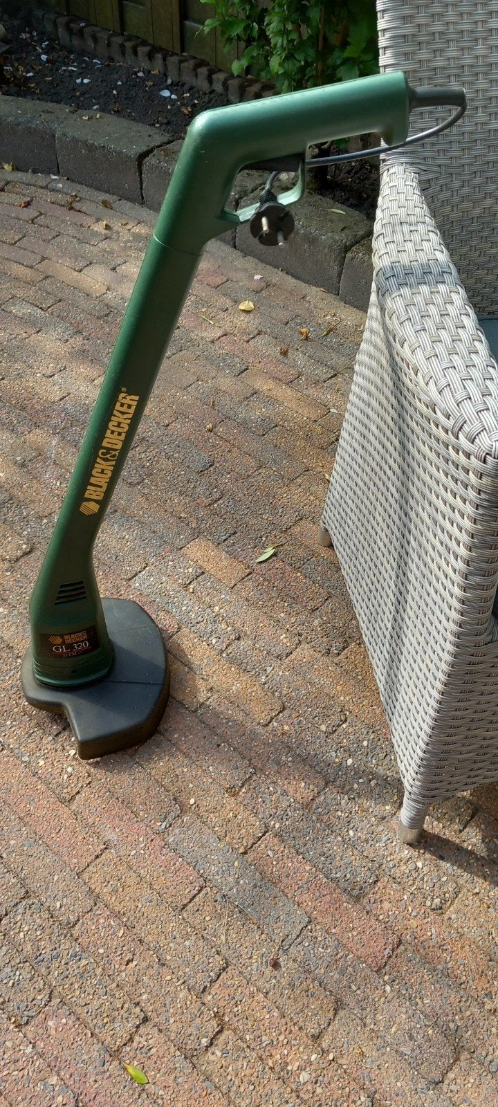 Black & Decker GL320 Elektrische Grastrimmer, Ophalen of Verzenden, Gebruikt, Elektrische grasmaaier, Black & Decker
