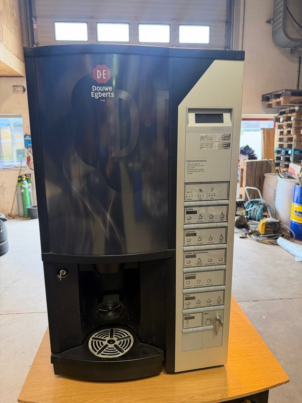 Douwe Egberts Koffiemachine met onderkast en fles, Witgoed en Apparatuur, Gebruikt, 10 kopjes of meer, Koffiemachine, Gemalen koffie