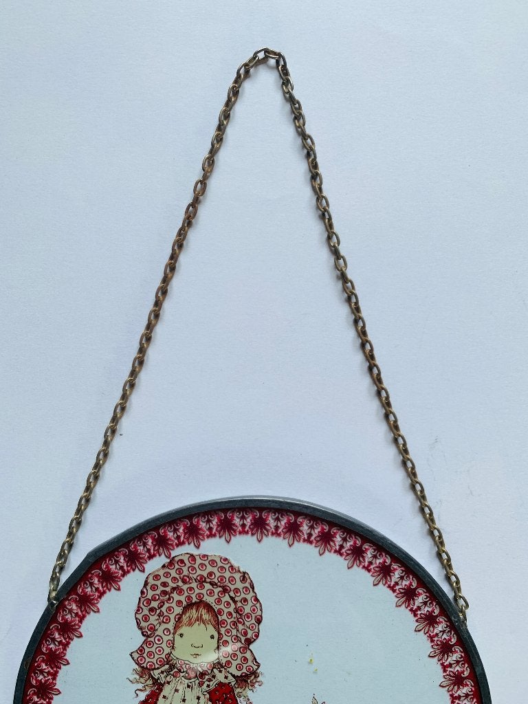 Vintage Sarah Kay raamhanger glas 19cm - Meisje met popje, Gebruikt, 19 cm, Wandhanger, Ophalen of Verzenden