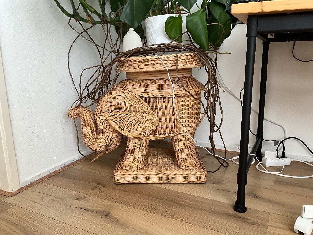 Rotan bijzettafel olifant Xenos, Huis en Inrichting, Tafels | Bijzettafels, Ophalen, Overige materialen, Minder dan 55 cm, Zo goed als nieuw