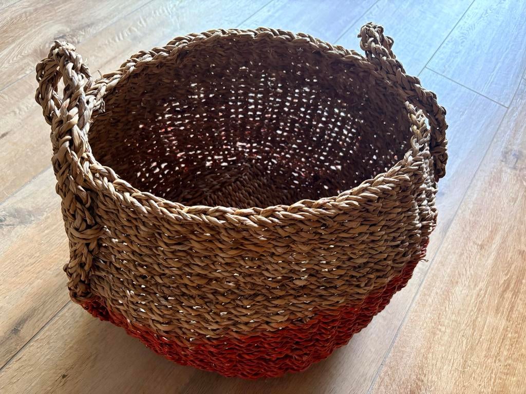 Decoratieve rieten mand met oranje accent, Ophalen, Gebruikt, Mand, Rond