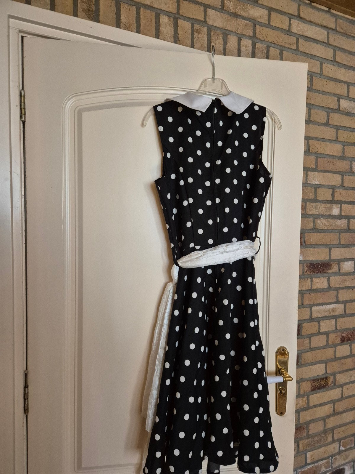 Zwart-witte polka dot jurk met kraag en ceintuur, Ophalen, Zwart, Maat 42/44 (L), Knielengte