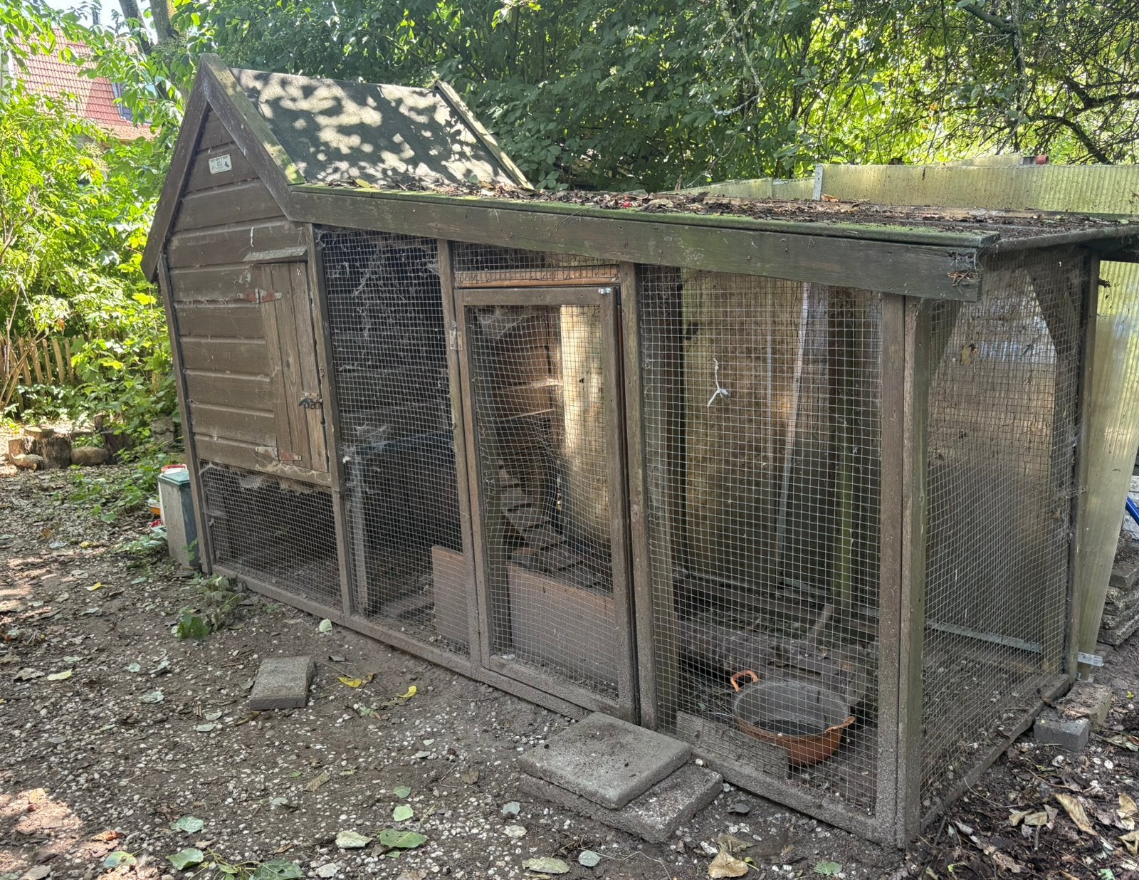 Gratis degelijk houten kippenhok met ren, Dieren en Toebehoren, Pluimvee | Toebehoren, Ophalen, Gebruikt, Kippenhok of Kippenren