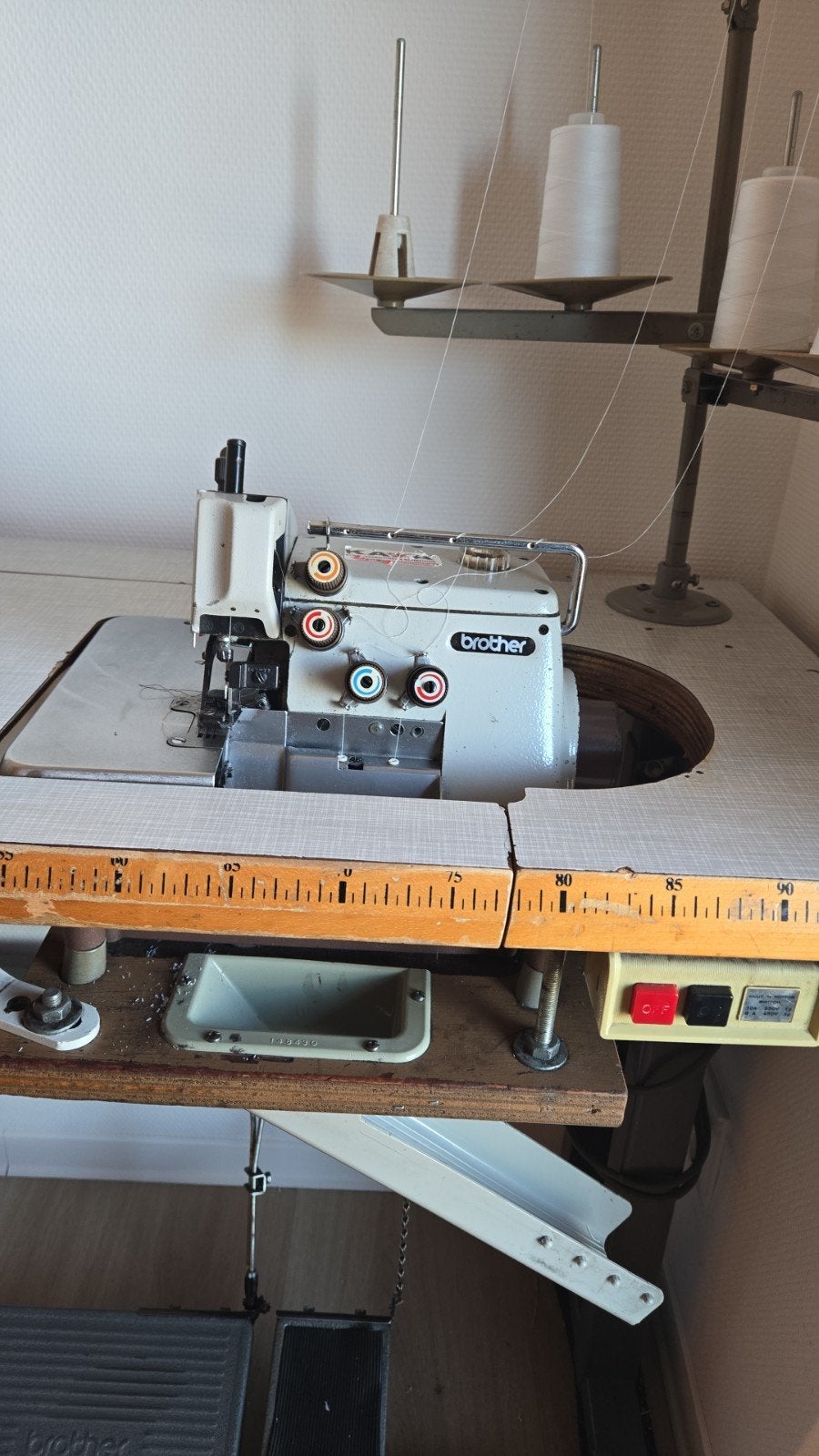 Brother Industriële Lockmachine - Zeer Goede Staat, Hobby en Vrije tijd, Ophalen, Zo goed als nieuw, Lockmachine, Industrieel
