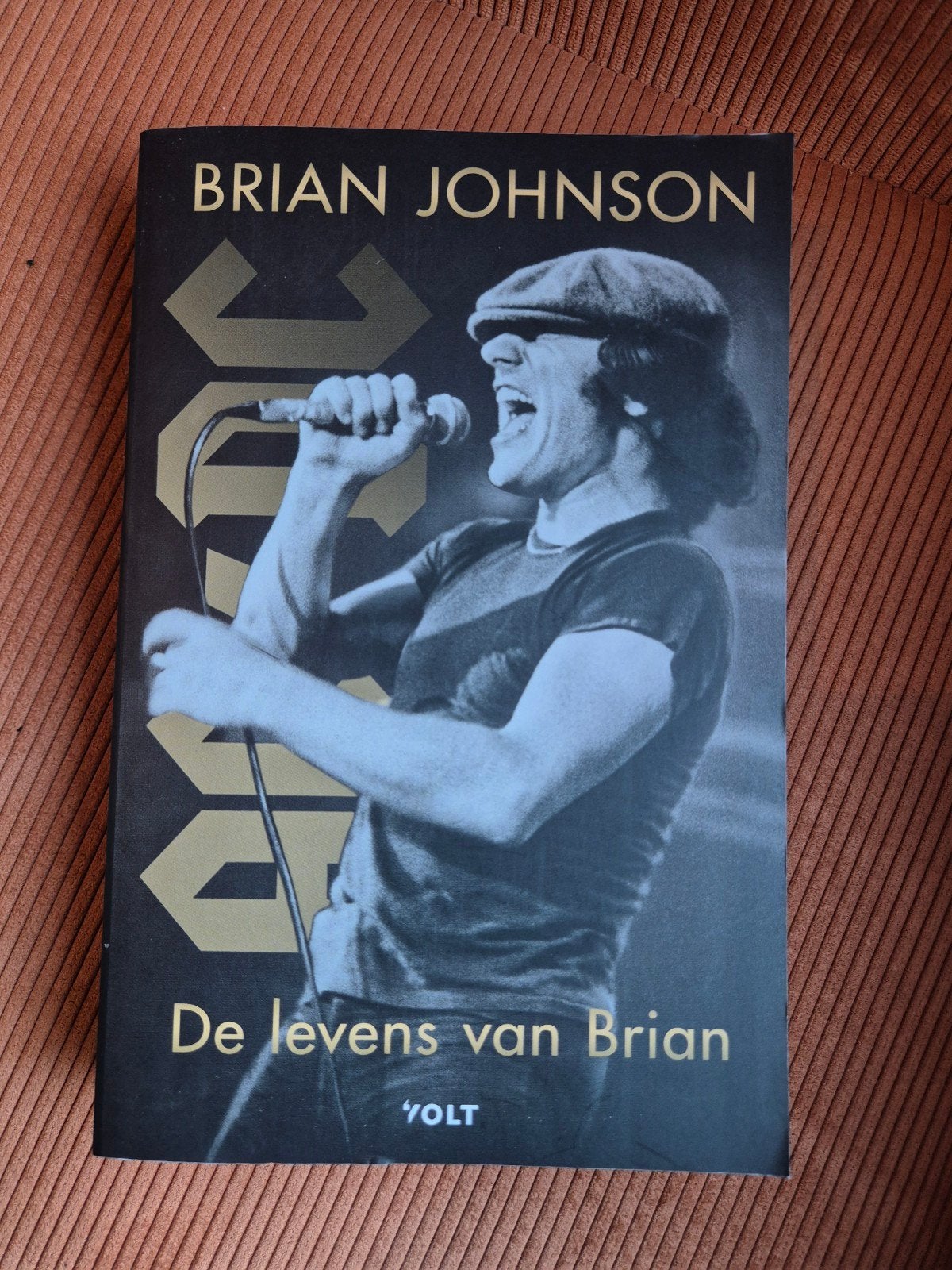 Brian Johnson - De levens van Brian (AC/DC biografie), Boeken, Ophalen of Verzenden, Zo goed als nieuw, Brian Johnson, Film, Tv en Media