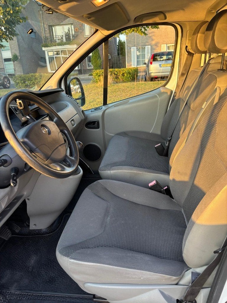 Foto 10 van Opel Vivaro 2.0 CDTI L2H1 66KW 2011 3-zit