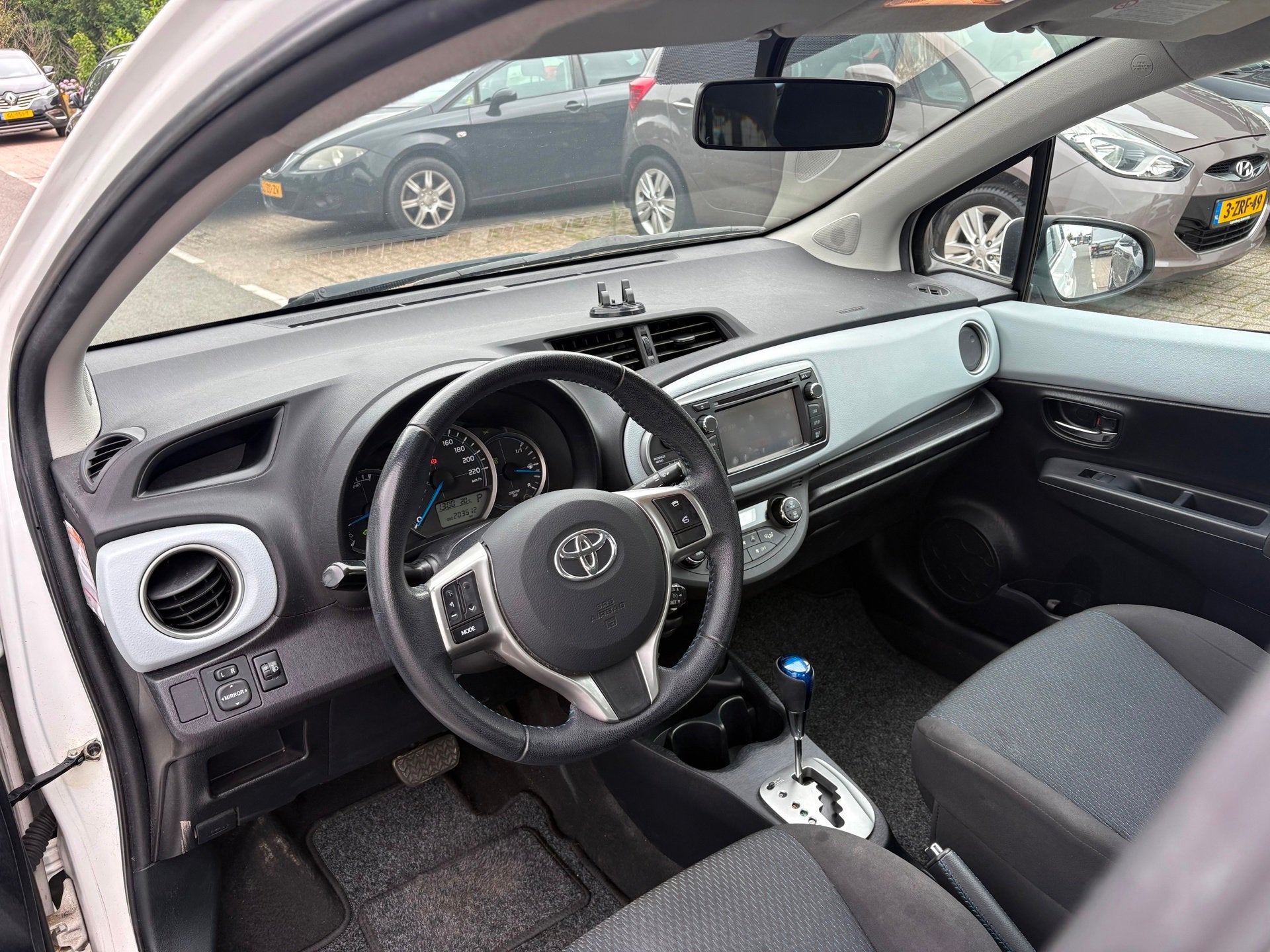 Toyota Yaris 1.5 Full Hybrid Aspiration CRUISE/ACHTERCAMERA, Euro 5, 1497 cc, Gebruikt, 4 cilinders