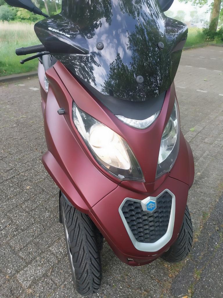 ** Piaggio mp3 zeer zuinig en goed onderhouden **, Ophalen, Zo goed als nieuw, Benzine, Overige modellen