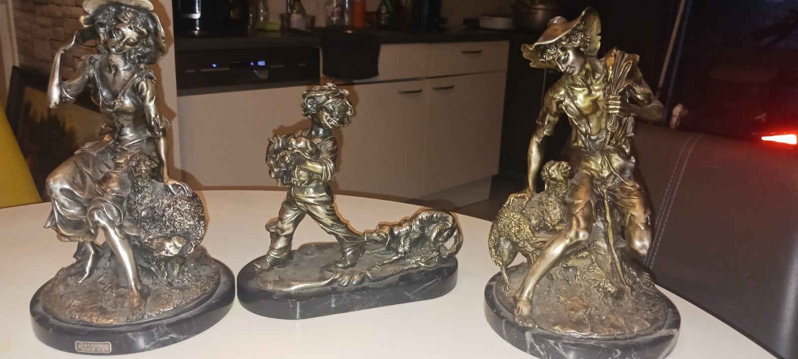 Set van 3  beelden: Herder, herderin en jongen met hon, Antiek en Kunst, Gepatineerd, Ophalen of Verzenden, Brons, 20 - 50 cm