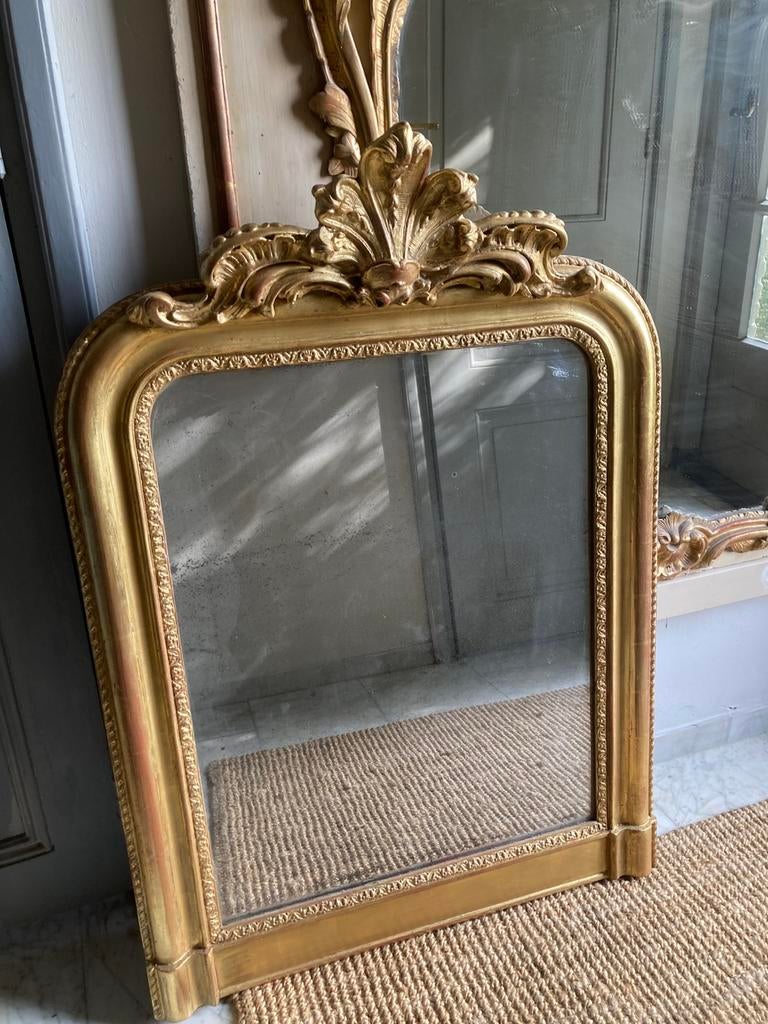 Antieke franse spiegel met kuif bladgoudverguld, Antiek en Kunst, Antiek | Spiegels, Ophalen, Rechthoekig, Minder dan 50 cm