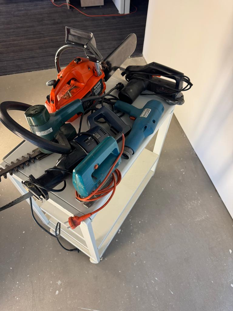Diverse gereedschap: kettingzaag, heggenschaar, slijpmachine, Ophalen of Verzenden, Gebruikt