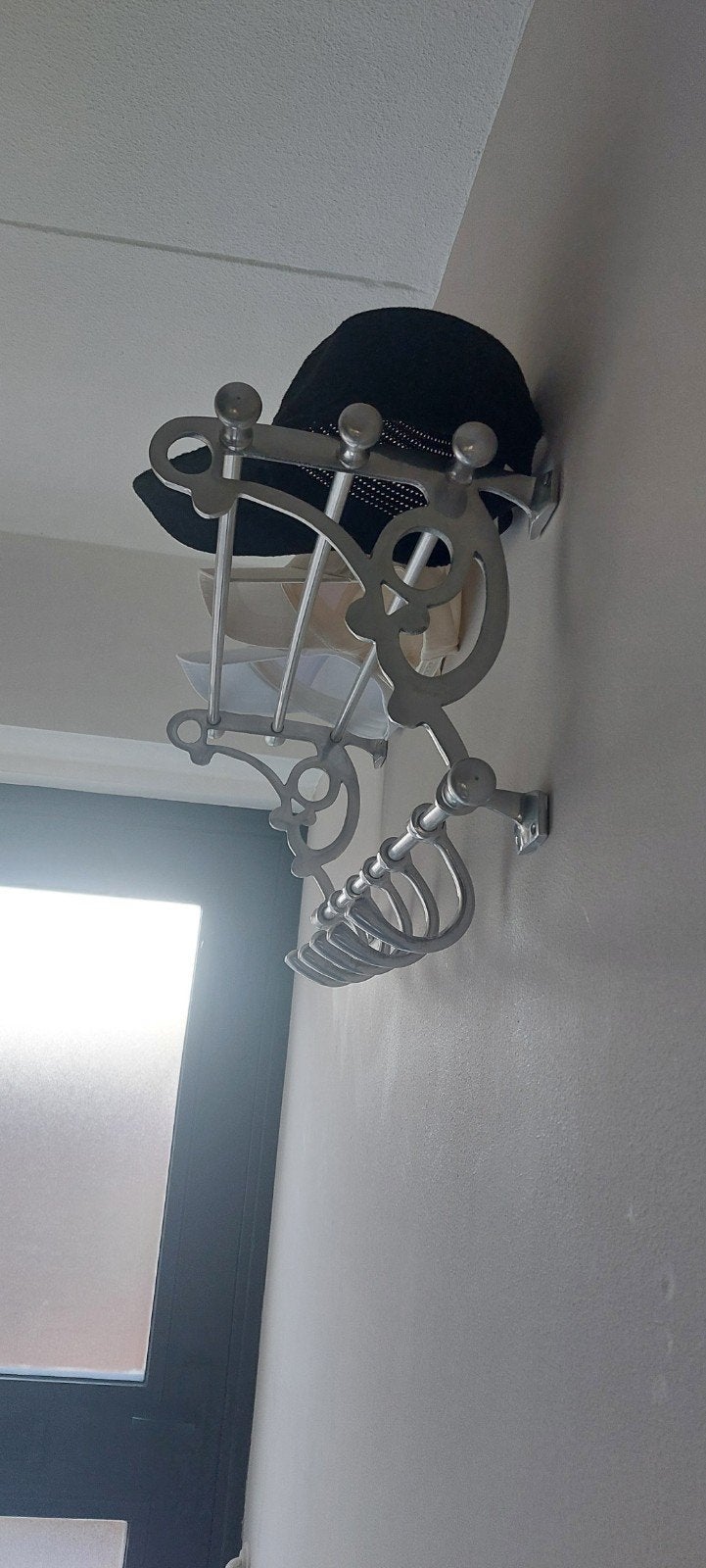 Metalen wandkapstok met hoedenplank en 5 haken, Wandkapstok, Gebruikt, Ophalen of Verzenden, Minder dan 100 cm