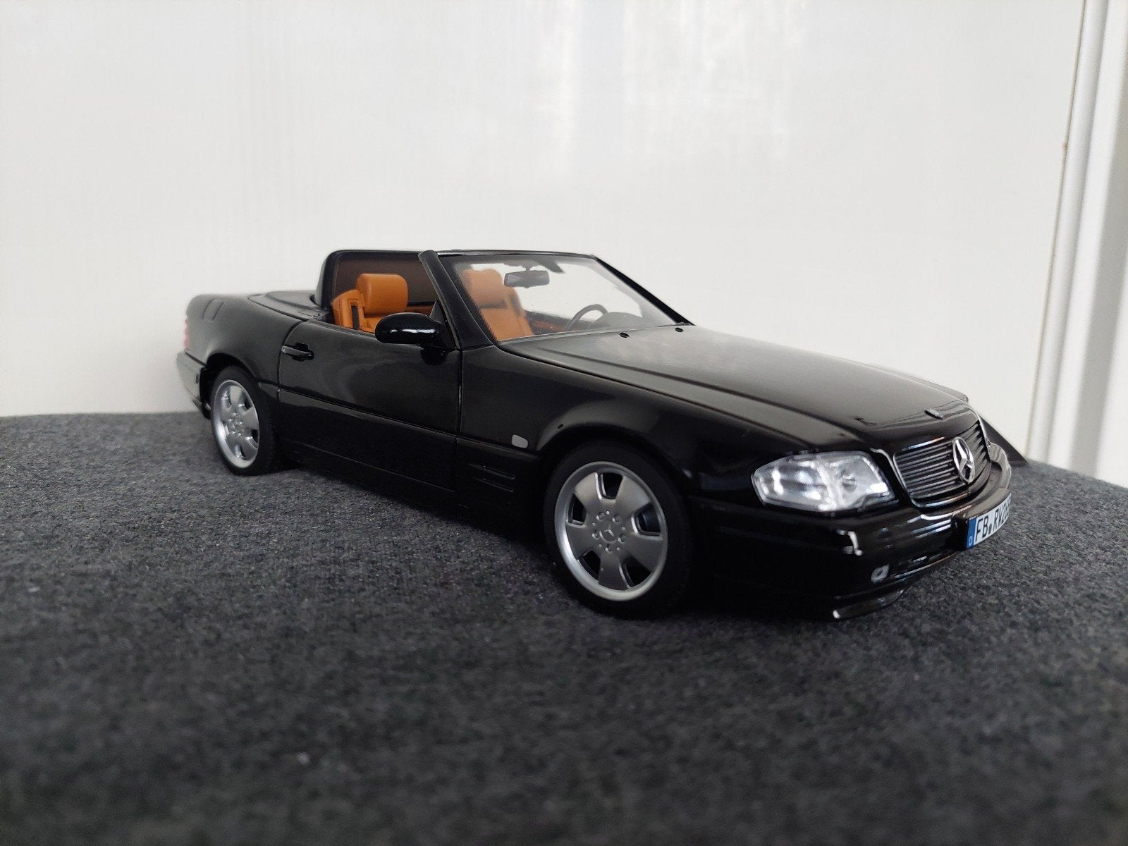 Mercedes Sl 500 R129 1999 norev dealermodel, Ophalen, Zo goed als nieuw, Auto, Norev
