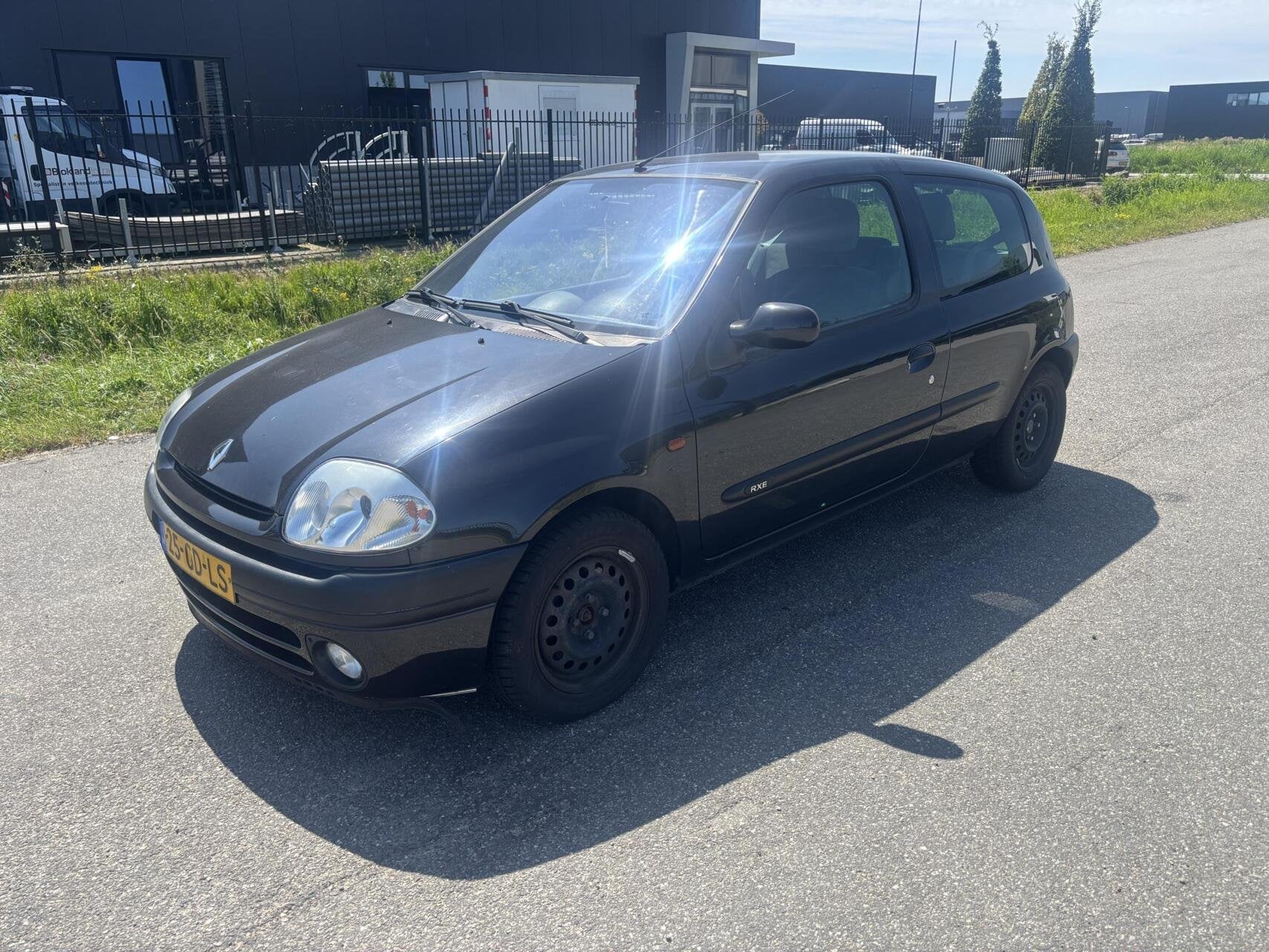 Renault Clio 1.6-16V RXE/AIRCO/ELEK.RAMEN/APK/NAP, Auto's, 970 kg, 535 kg, 4 cilinders, Zwart