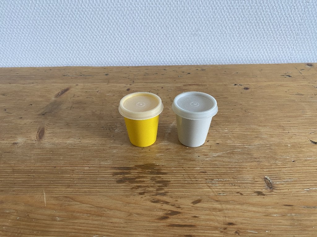 2 Kleine Tupperware Bakjes ( 30 ml ), Ophalen of Verzenden, Gebruikt, Bak of Kom
