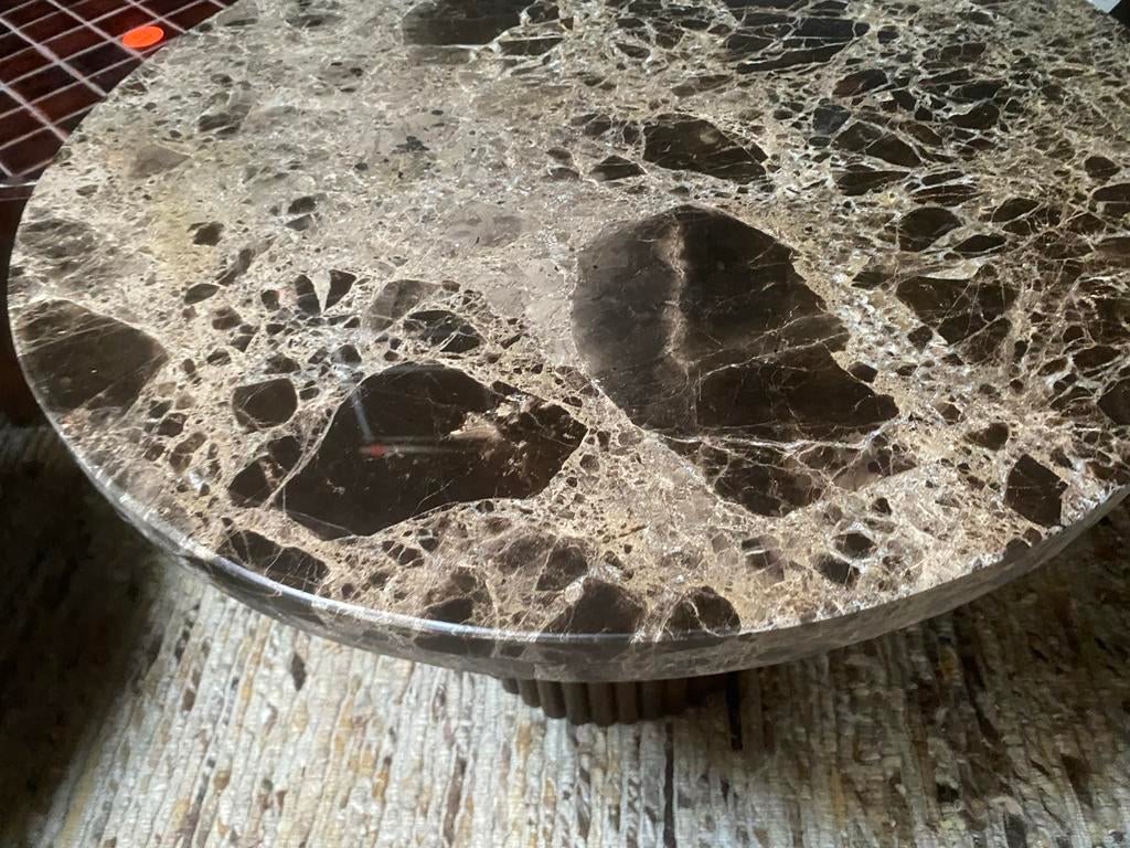 Bijzettafel met echt bruin marmeren blad en mango houten ond, Huis en Inrichting, Overige materialen, Minder dan 55 cm, Rond, Nieuw