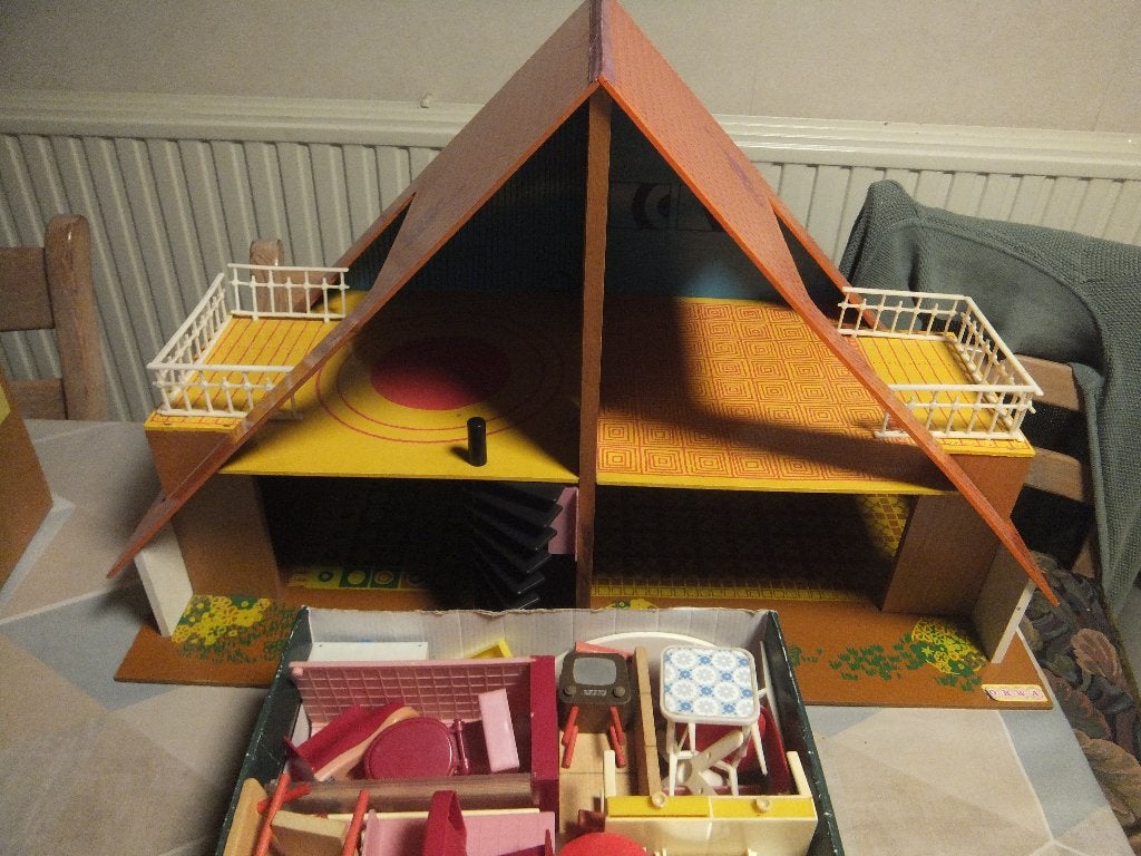 poppenhuis +meubeltjes ,vintage, Verzamelen, Poppenhuizen en Toebehoren, Ophalen of Verzenden, Gebruikt, Poppenhuis