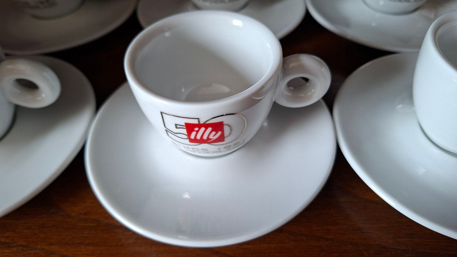 6 Illy espresso kopjes en schotels  50 jaar in Nederland, Ophalen of Verzenden, Nieuw, Porselein, Kop en/of schotel