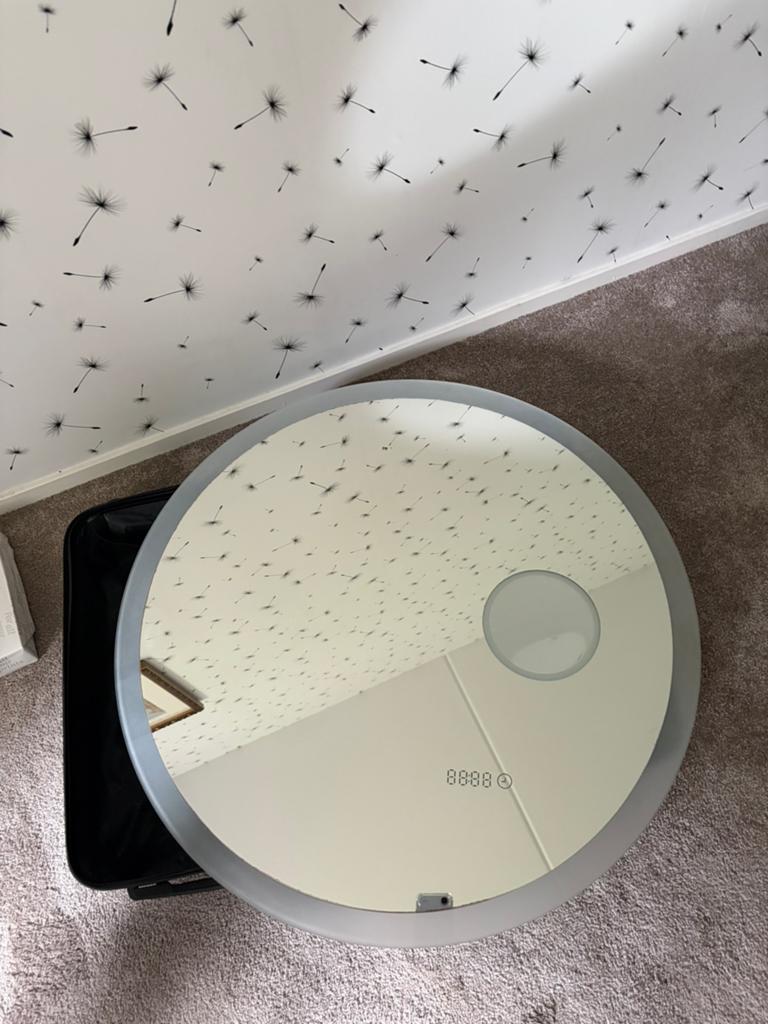 Badkamerspiegel met ledverlichting, klok en vergrootglas, Rond, Ophalen of Verzenden, Zo goed als nieuw, Minder dan 100 cm