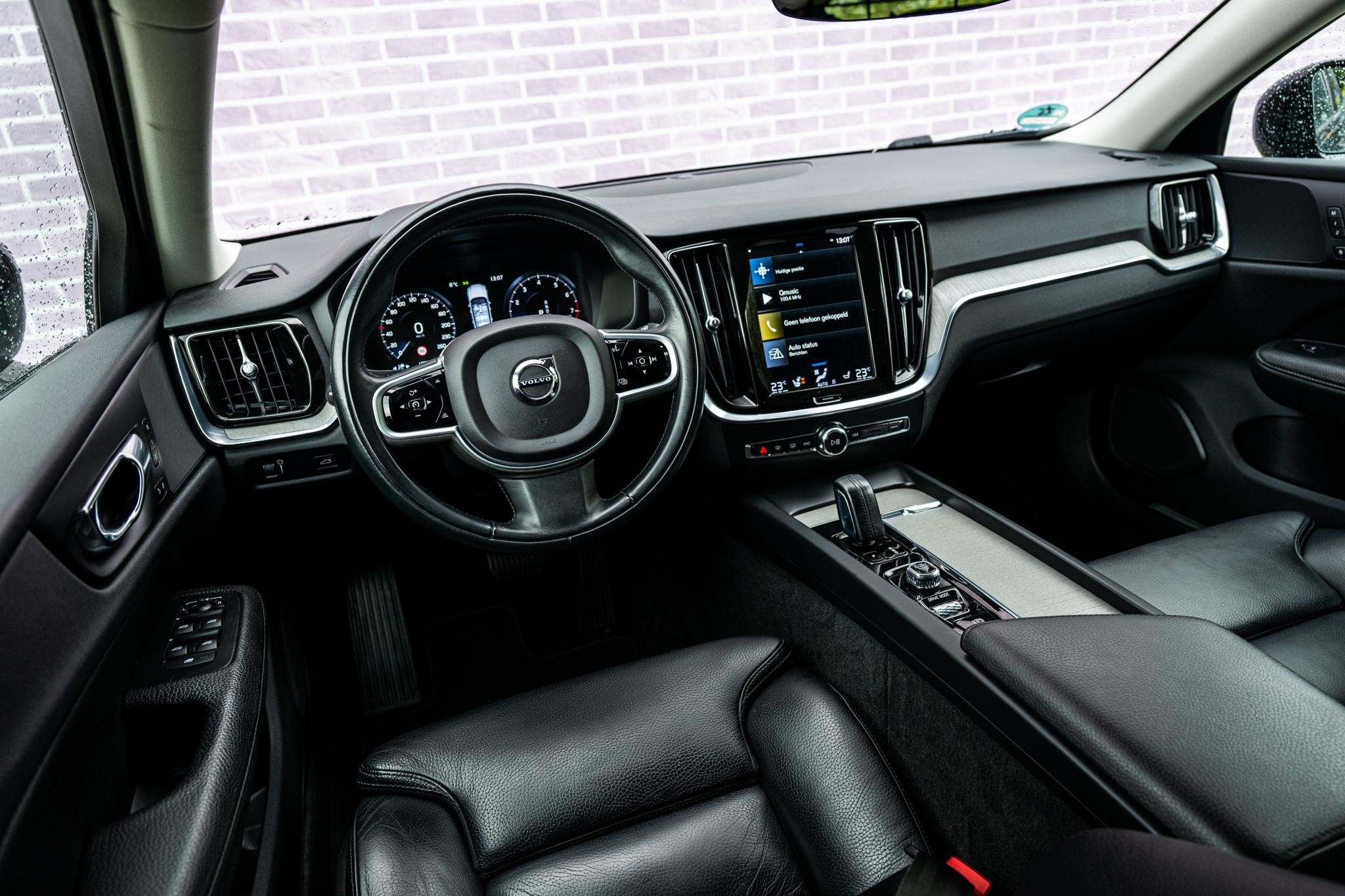 Foto 10 van Volvo V60 Cross Country 2.0 B5 AWD Pro | Achteruitrijcamera
