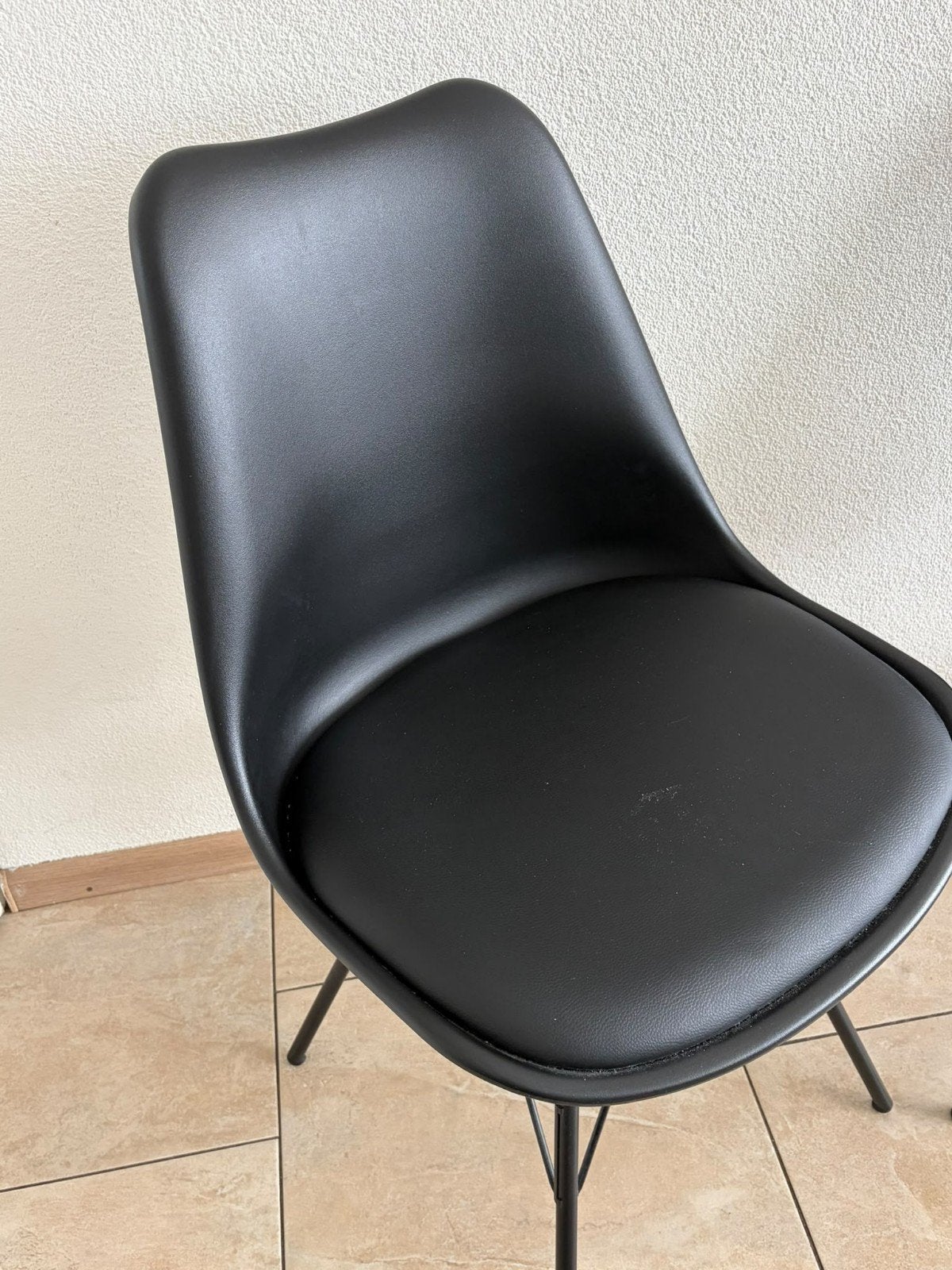 2 zwarte eetkamerstoelen met metalen poten, Ophalen of Verzenden