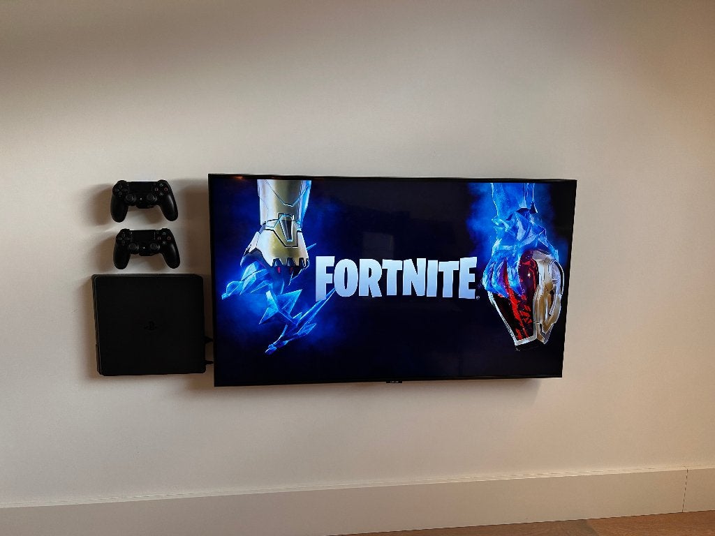 ps4 Playstation 4 met Wall Mount, 2 controllers en games, Spelcomputers en Games, Spelcomputers | Sony PlayStation 4, Met 2 controllers