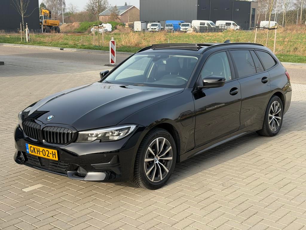 BMW 3-Serie 330e 292pk Aut 2020 Zwart Pano | Trekhaak, 1998 cc, 4 cilinders, Zwart, Plug-in hybride