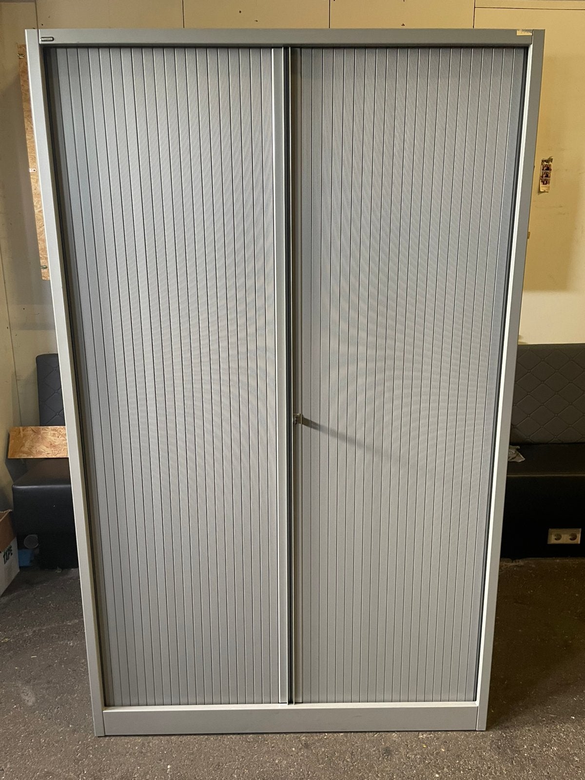 2 nette hoge roldeurkasten archiefkasten, Huis en Inrichting, Ophalen, 100 tot 150 cm, Zo goed als nieuw, 150 tot 200 cm