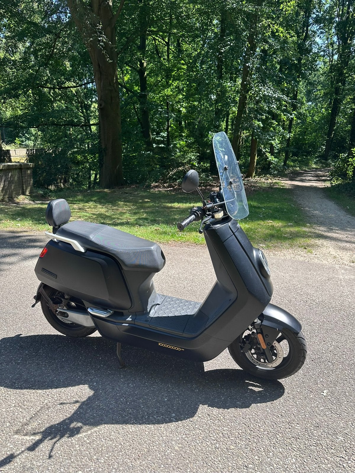 NIU N1S Civic N-Series Zwart – Blauw kenteken – Incl. helm, Fietsen en Brommers, Scooters | Overige merken, Ophalen, Gebruikt