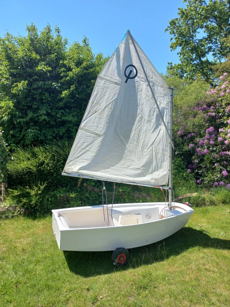 Optimist met handtrailer, Watersport en Boten, Zeilen en Zeiltoebehoren, Ophalen of Verzenden, Gebruikt, Overige typen, Minder dan 15 m²