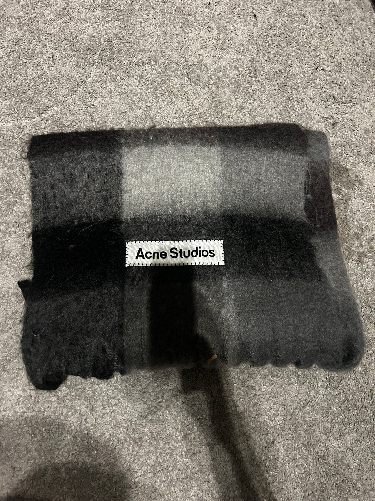 Acne Studios Geruite Sjaal - Grijs/Zwart, Ophalen of Verzenden, Zo goed als nieuw, Maat 46/48 (XL) of groter, Sjaal