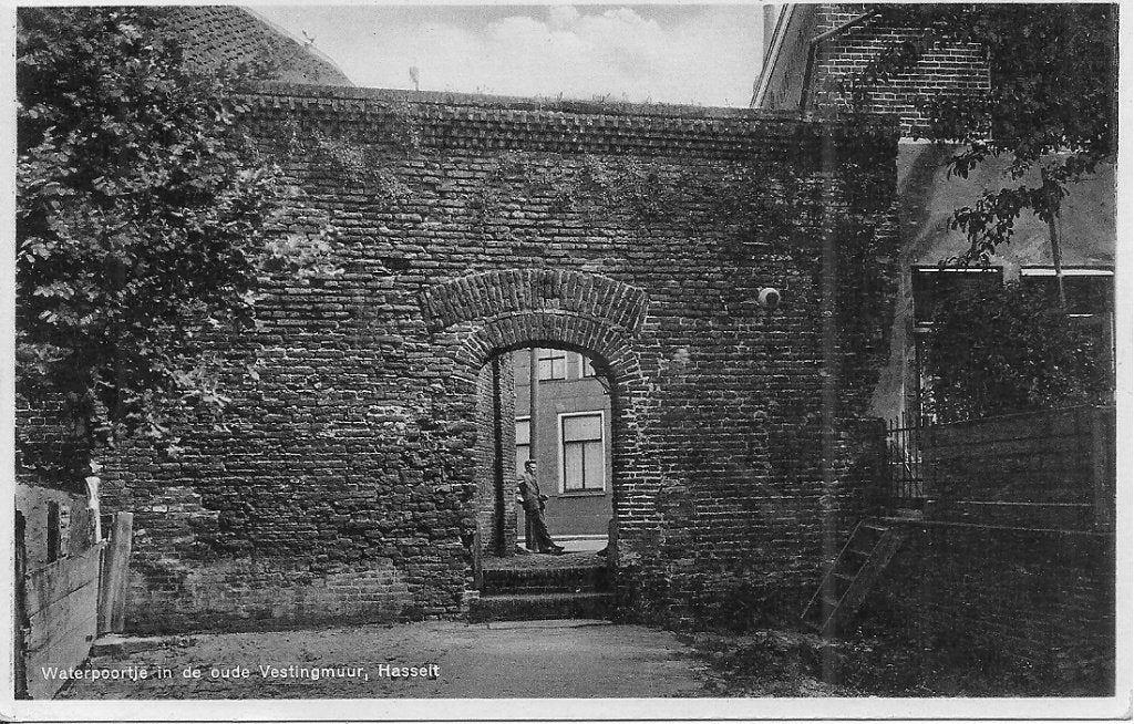 Waterpoortje in de oude Vestingmuur, Hasselt, Verzamelen, Ophalen of Verzenden, 1940 tot 1960, Ongelopen, Overijssel