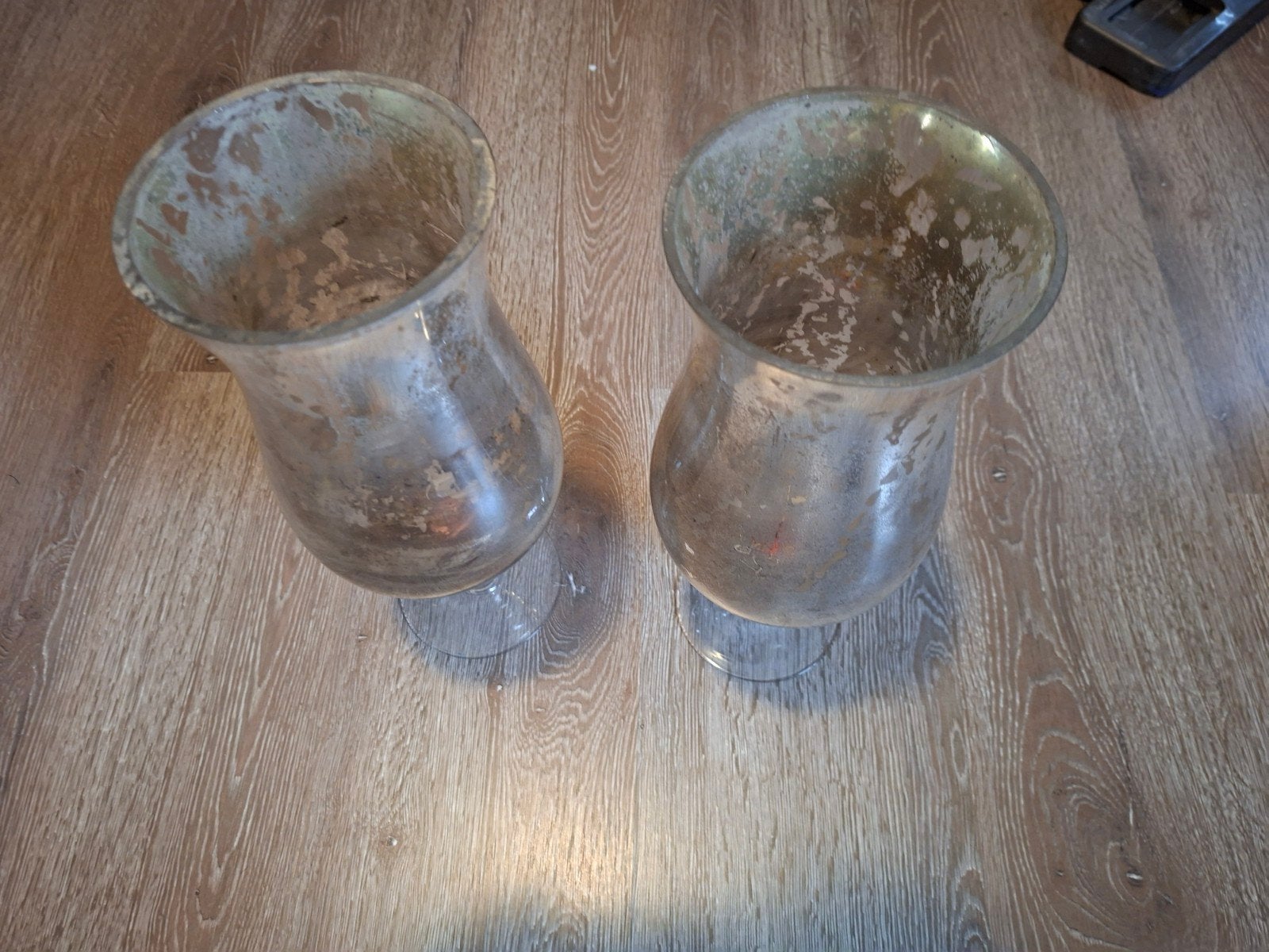 te koop 2 mooie glazen windlichten/ kandelaars, Glas, Ophalen, Gebruikt, Met voet