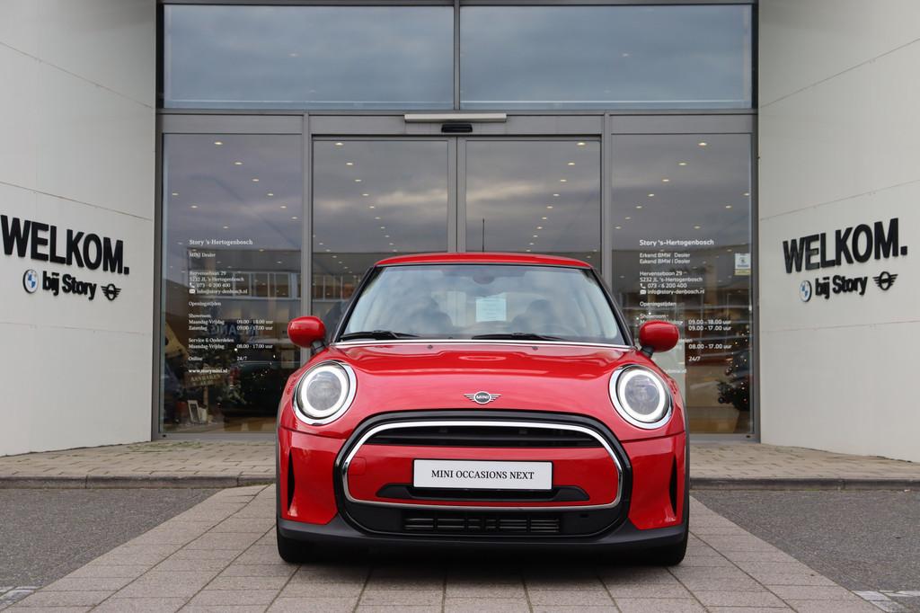 MINI Hatchback Classic Automaat / Sportstoelen / LED / Cruis, Auto's, Gebruikt, 4 stoelen, Leder en Stof, Bedrijf