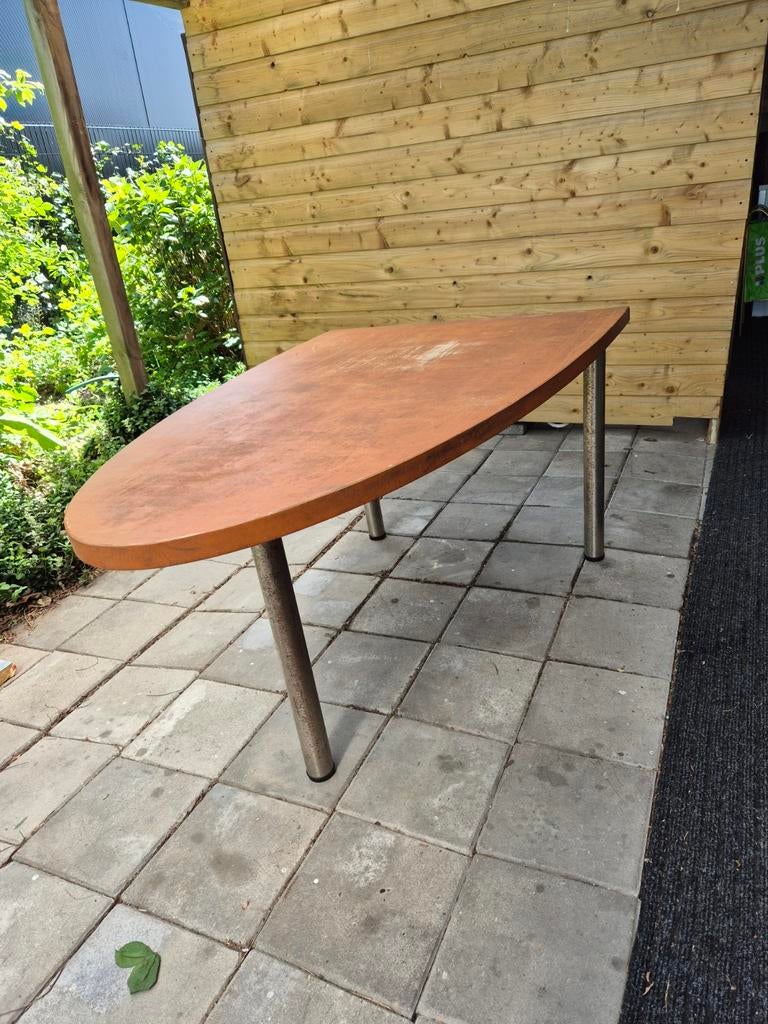 Unieke tafel met 3 poten - 150x97 cm, Ophalen