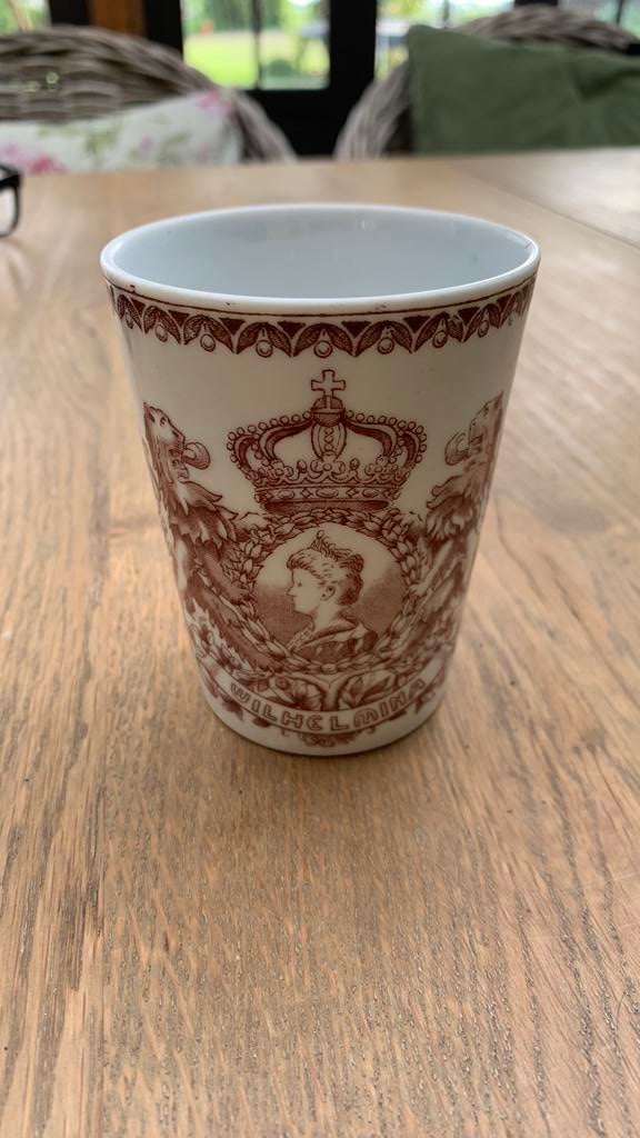 Beker ter herinnering aan het 25 jarig regerings jubileum, Ophalen of Verzenden, Zo goed als nieuw, Servies
