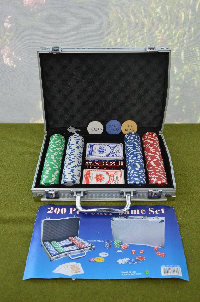 Luxe zware Pokerset koffer van aluminium met 200 chips, Een of twee spelers, Ophalen of Verzenden, Zo goed als nieuw