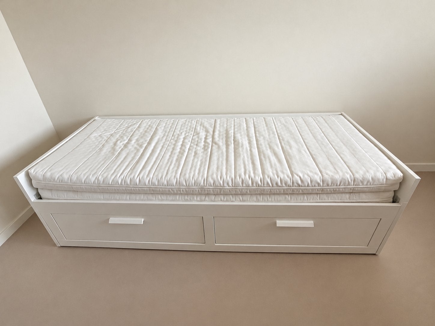 IKEA Brimnes Bedbank met 2 lades en 2 matrassen, Gebruikt, Wit, Tweepersoons, Ophalen of Verzenden