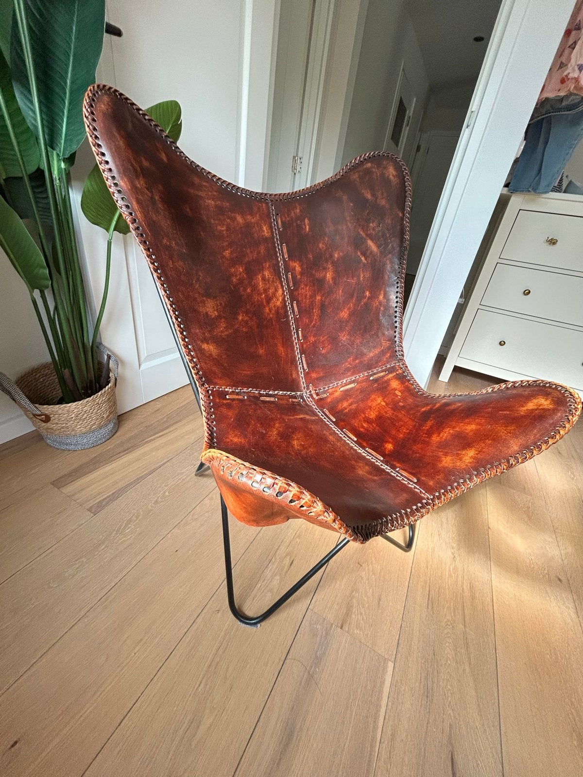 Leren Vlinderstoel - Bruin, Leer, Huis en Inrichting, Stoelen, Ophalen, Gebruikt, Bruin, Leer
