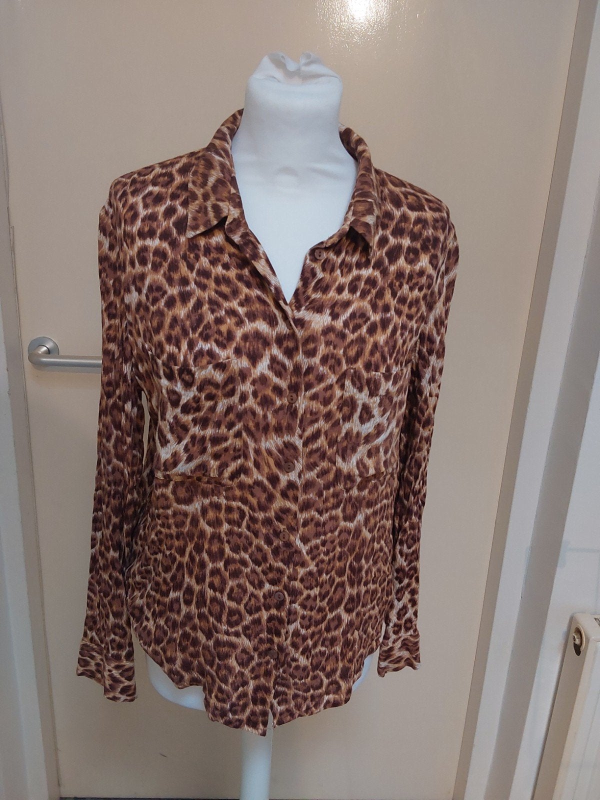 Prachtige blouse van Samsoe Samsoe maat M met leuke allover, Maat 38/40 (M), Bruin, Verzenden, Zo goed als nieuw