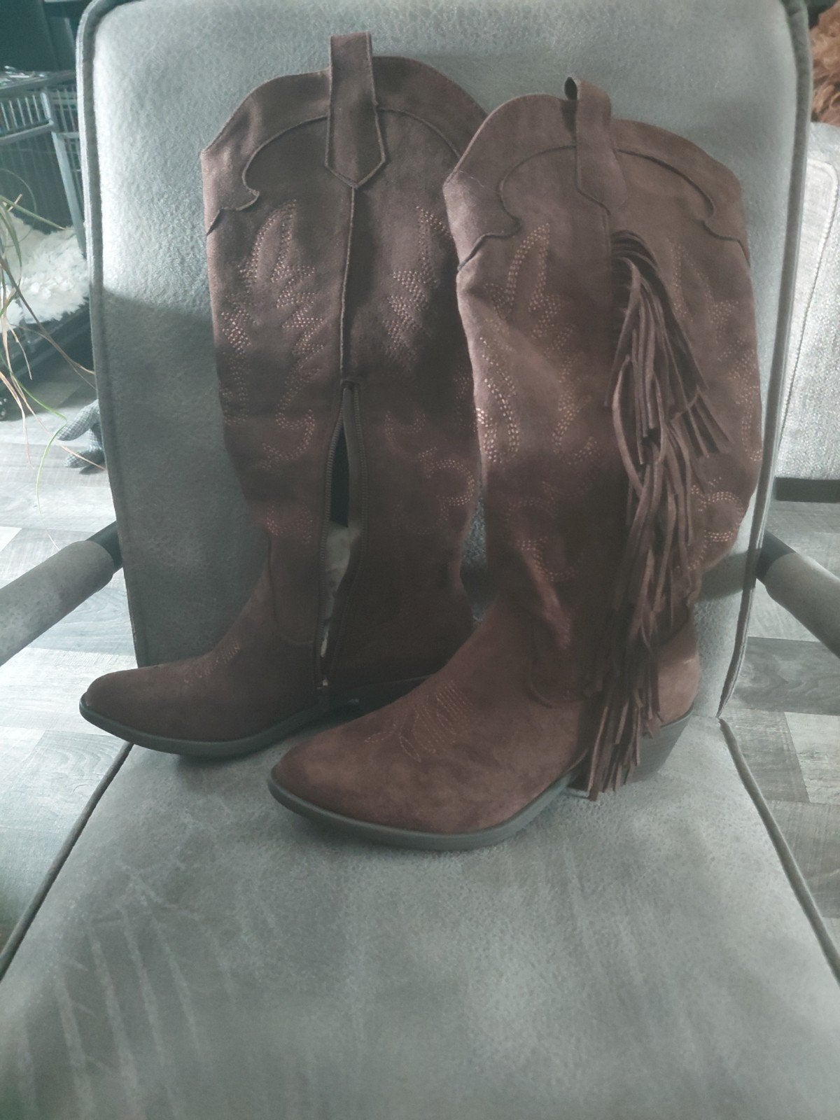 Te koop nieuwe bruin suede laarsjes met franje maat 38, Ophalen, Nieuw