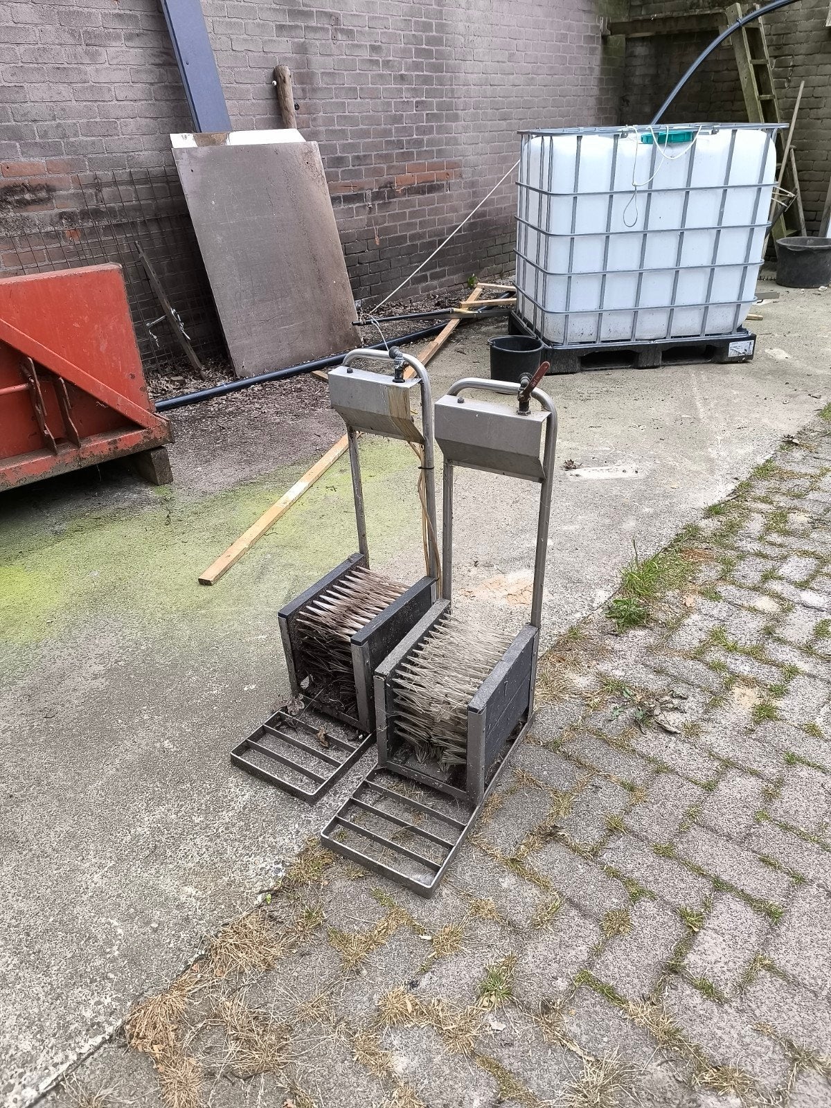 laarzenwassers, 100 liter of meer, Ophalen, Gebruikt, Transportkar
