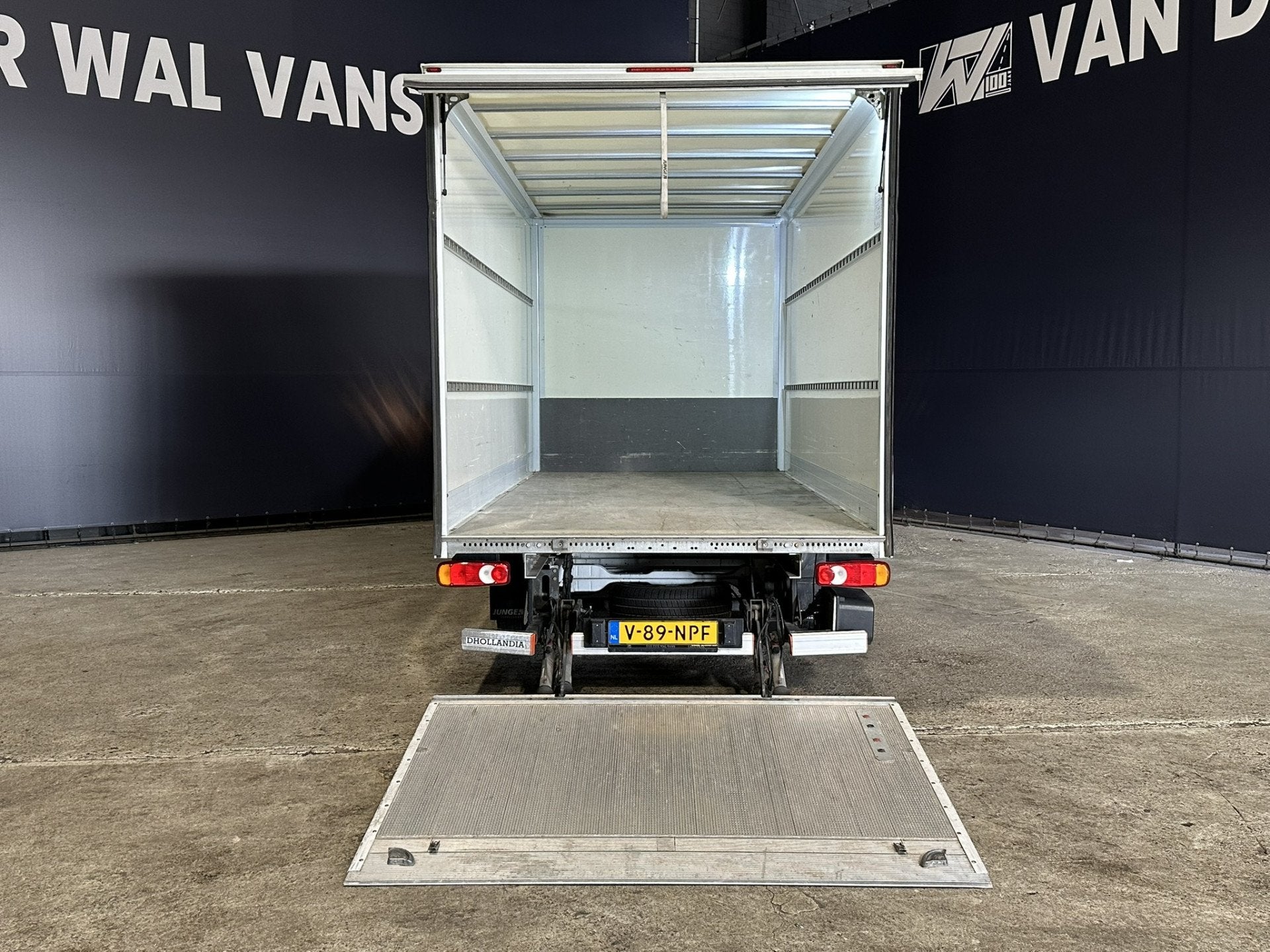 Peugeot Boxer 2.2 BlueHDi 141pk Bakwagen 436cm Lang Laadklep, Voorwielaandrijving, Stof, Gebruikt, 4 cilinders
