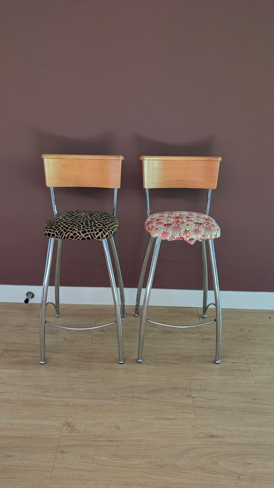 2 barkrukken, zithoogte +/- 68cm, 2 krukken, Ophalen, Gebruikt, 60 tot 90 cm