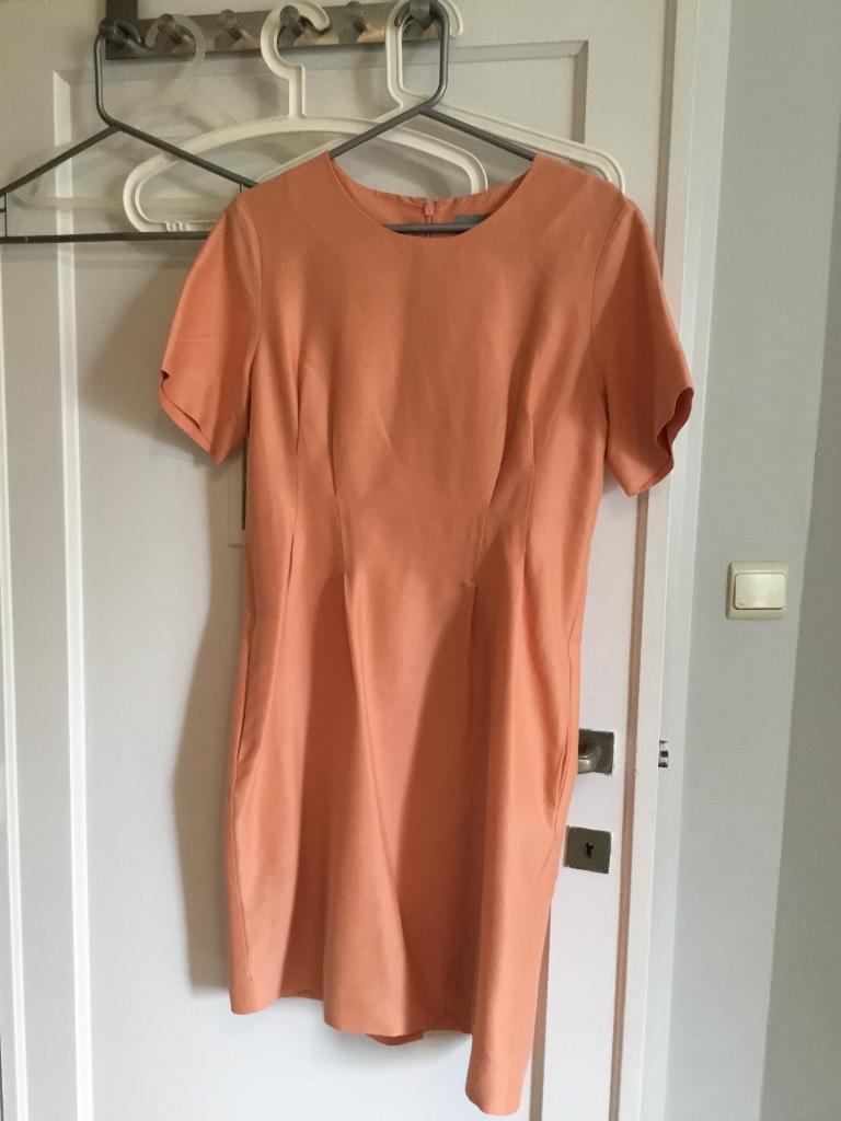 COS perzik kleurige  jurk, Kleding | Dames, Jurken, Maat 38/40 (M), COS, Overige kleuren, Ophalen of Verzenden