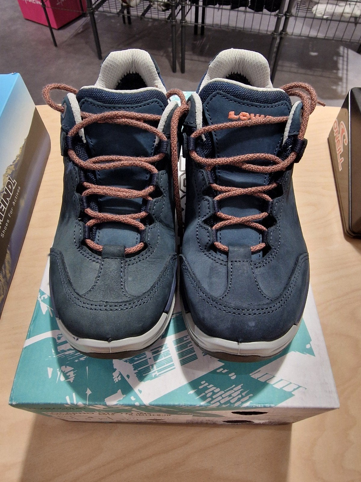 Lowa Locarno gtx lo dames maat 37. Nieuw in doos, Sport en Fitness, Bergsport en Wandelen, Ophalen of Verzenden, Nieuw, Schoenen